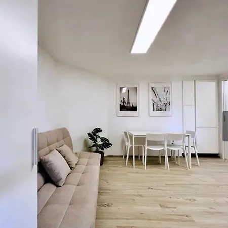 Bellissimo Piano Terra Con Ingresso Indipendente E Parcheggio Privato * ليدو دي كامايوري