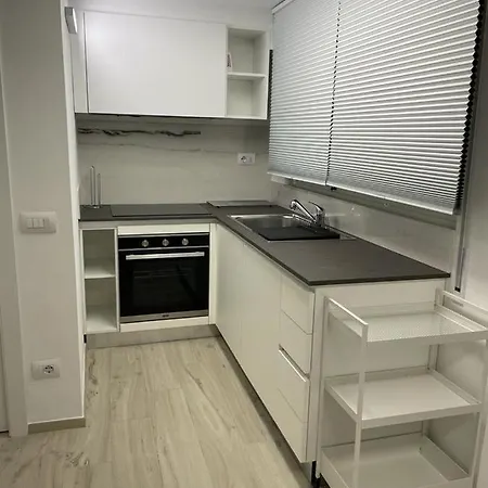 Bellissimo Piano Terra Con Ingresso Indipendente E Parcheggio Privato ليدو دي كامايوري