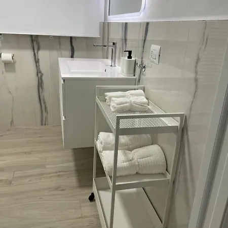 Bellissimo Piano Terra Con Ingresso Indipendente E Parcheggio Privato Holiday home Lido di Camaiore