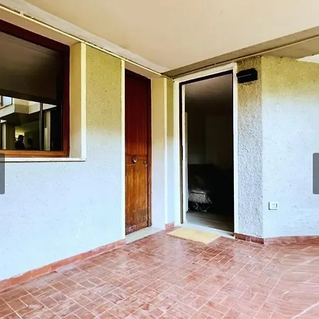 Bellissimo Piano Terra Con Ingresso Indipendente E Parcheggio Privato *