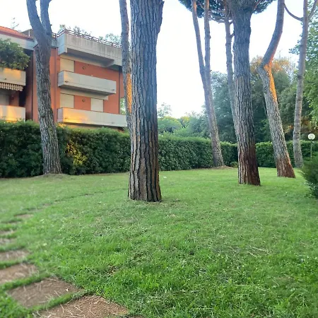 Bellissimo Piano Terra Con Ingresso Indipendente E Parcheggio Privato